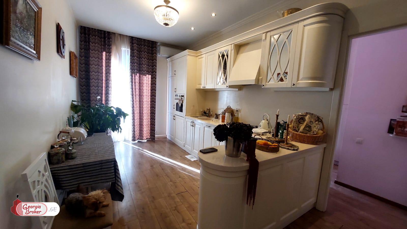 იყიდება ახალი გარემონტებული 3 ოთახიანი ბინა ვაკეში